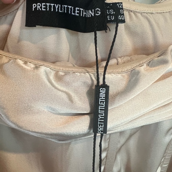 NWT PrettyLittleThing Champagne Satin Pleat Detail Bardot Flared Sleeve Dress - Picture 3 of 4